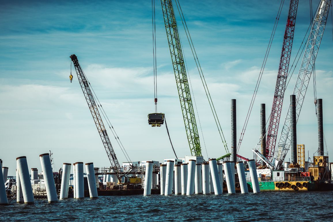 Completion of the installation of over 500 piles forming the foundation of the quay for the floating LNG terminal in Gdańsk Bay