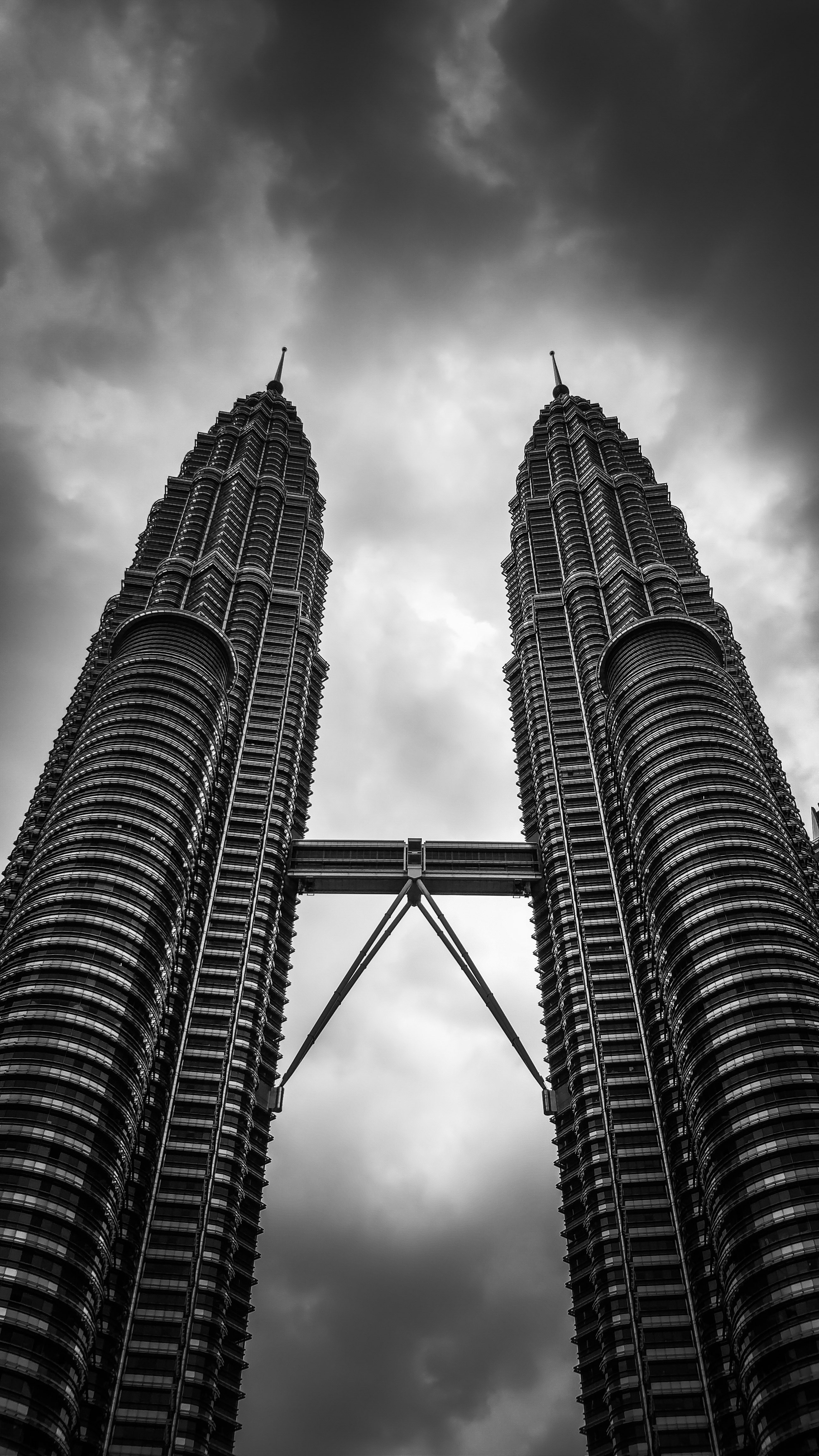 The Petronas Twin Towers in Malaysia were experiencing coating failure in gas line jointing flanges.