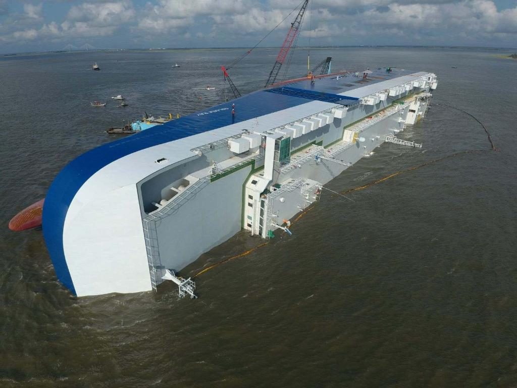 Car carrier Golden Ray