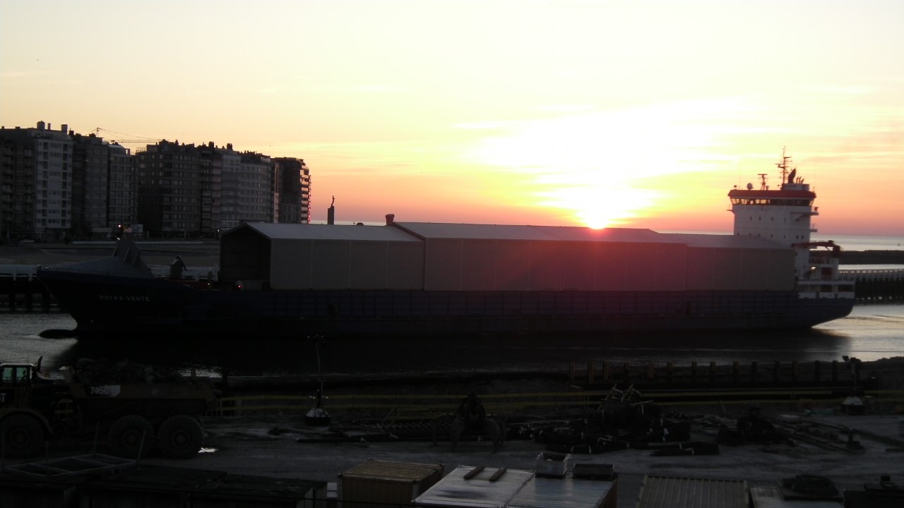 First-SeaMade-Turbine-Tower-Arrive-at-Ostend-Port