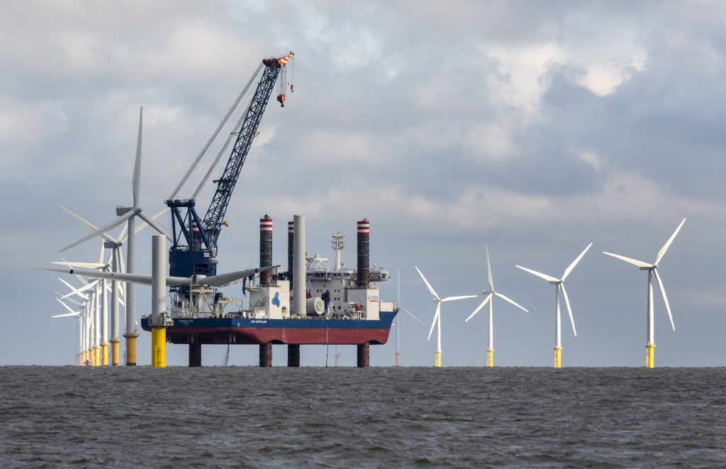 Siemens Wind Power Sea Installer in Offshore Windpark Gunfleet Sands GF III 