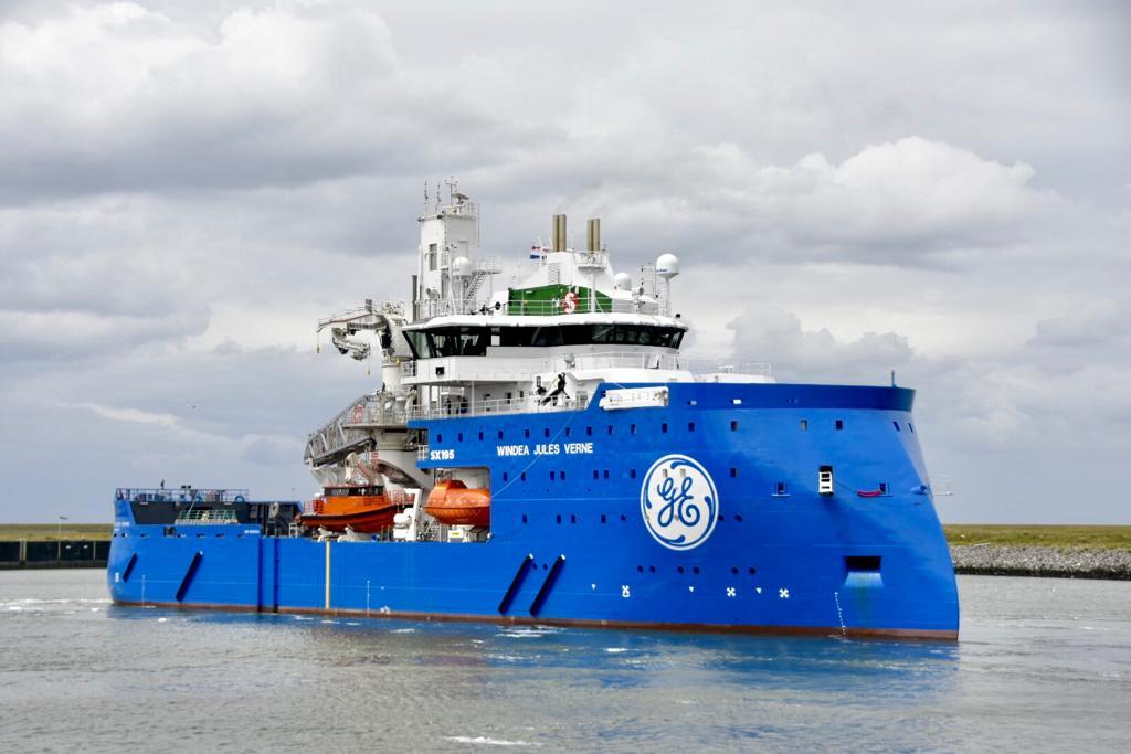 Windea Jules Verne arriving to Eemshaven port