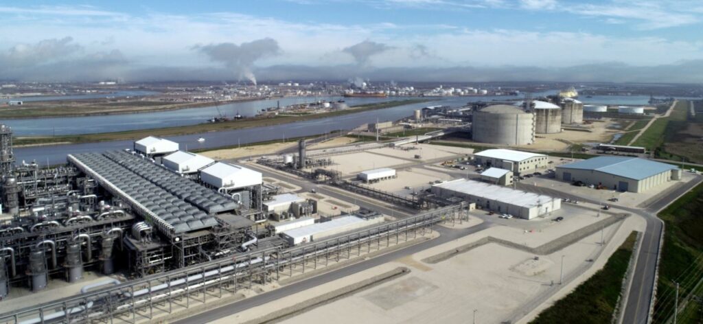 EIA US LNG exports to dip to just 25 pct capacity