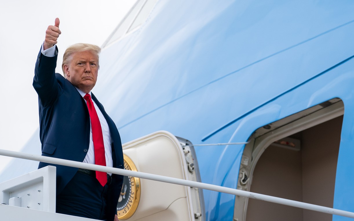Donald Trump boarding Air Force One; Source: Trump's campaign website