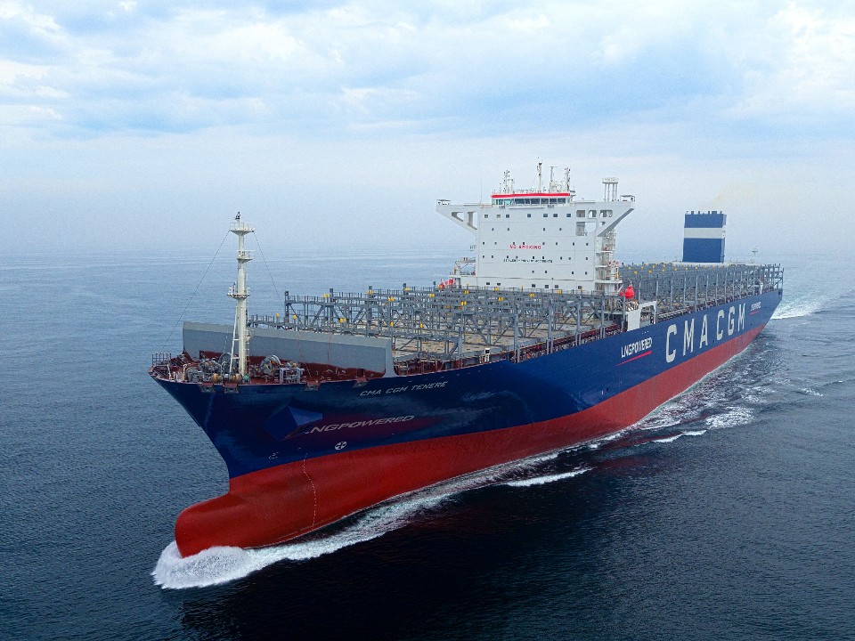 HHI builds world's first very large LNG-fueled boxship