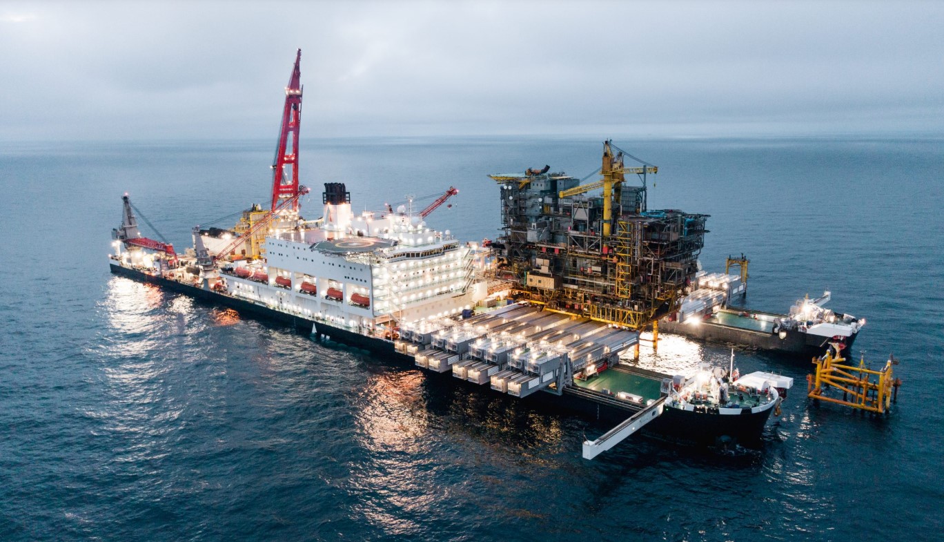 Pioneering Spirit decommissioning Tyra; Source: Allseas Noreco