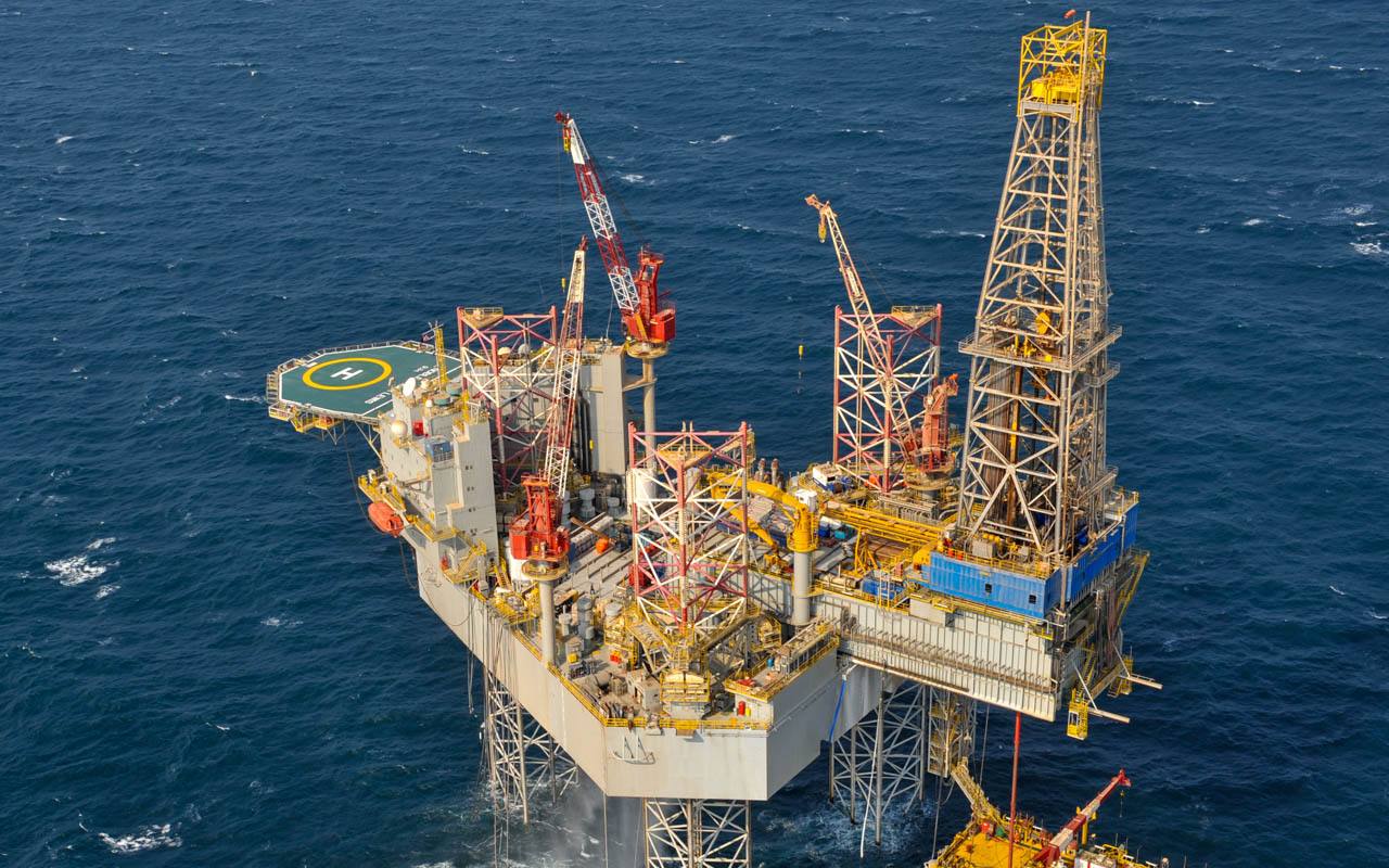 Noble Roger Lewis jack-up rig