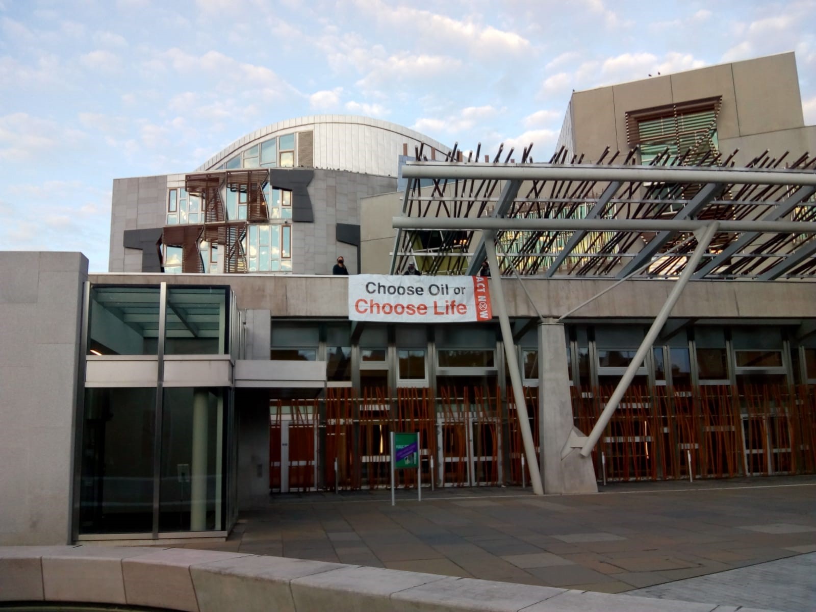 Banner on the Scottish Parliament; Source: Extinction Rebellion