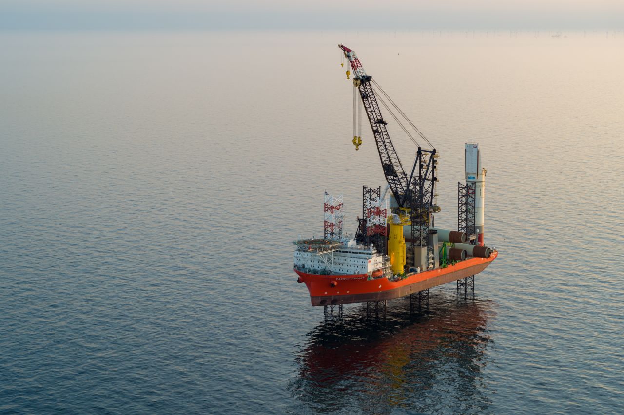 Pacific Orca at sea installing foundations