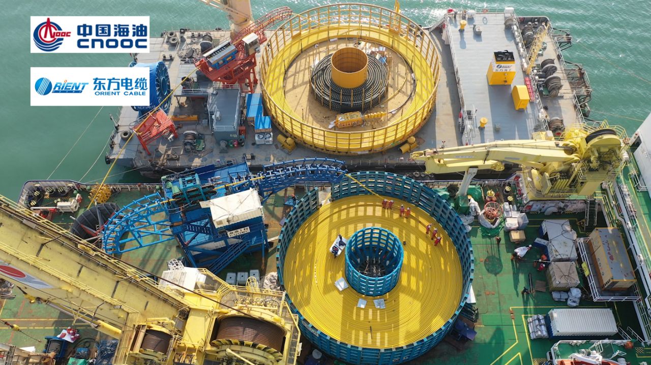 Liuhua-29-2 umbilical loaded into CNOOC vessel