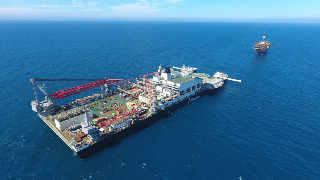 Pioneering Spirit vessel on the Brent field - Allseas