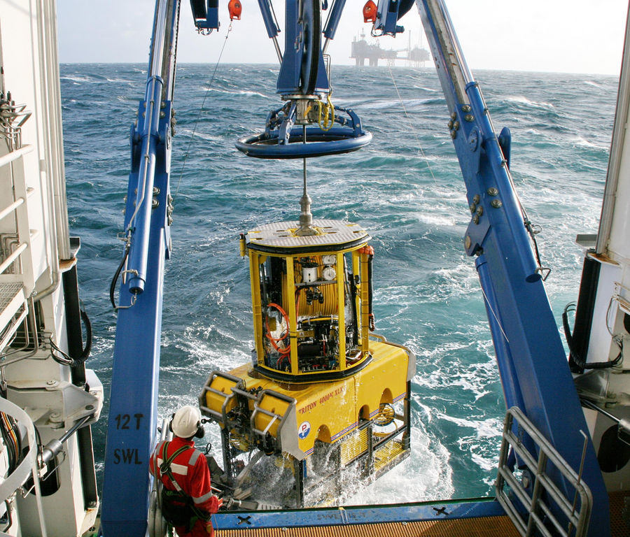 Photo showing ROV deployment (Courtesy of Forum Energy Technologies)