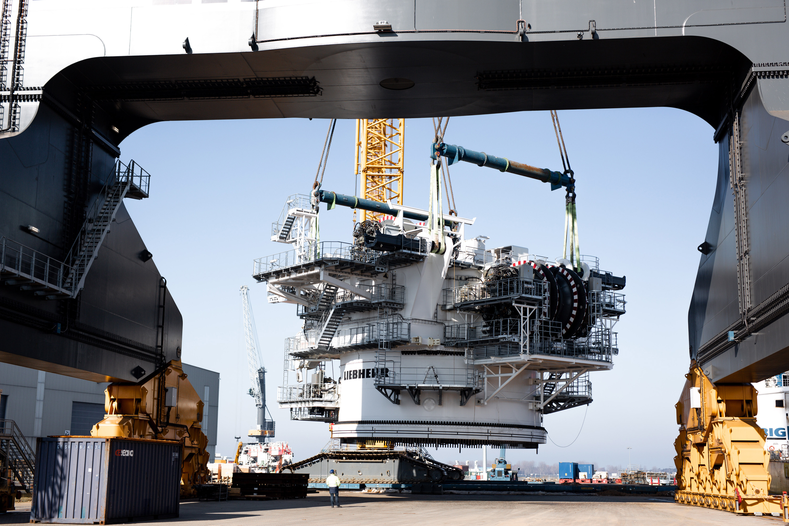 Liebherr-Sends-Off-First-Crane-Components-for-OHT-Alfa-Lift