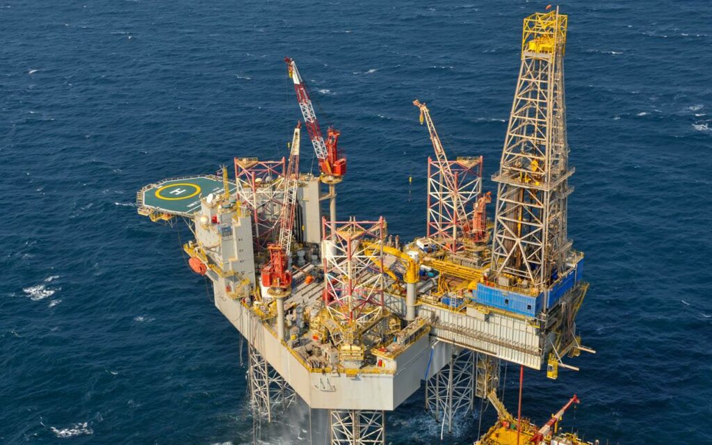 Noble Roger Lewis jack-up rig