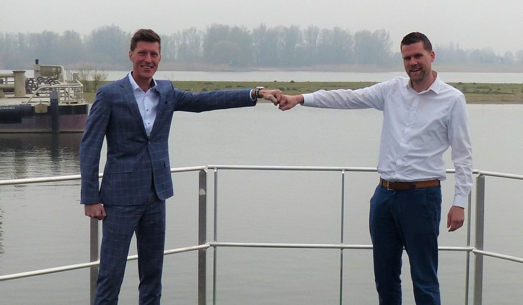 L to R: Jeroen van Woerkum, Damen Shipyards Hardinxveld; Don Hoogendoorn, SolarDuck (Courtesy of SolarDuck)
