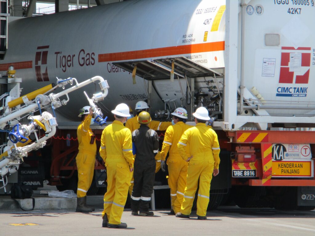 Petronas starts LNG deliveries to China in ISO tanks