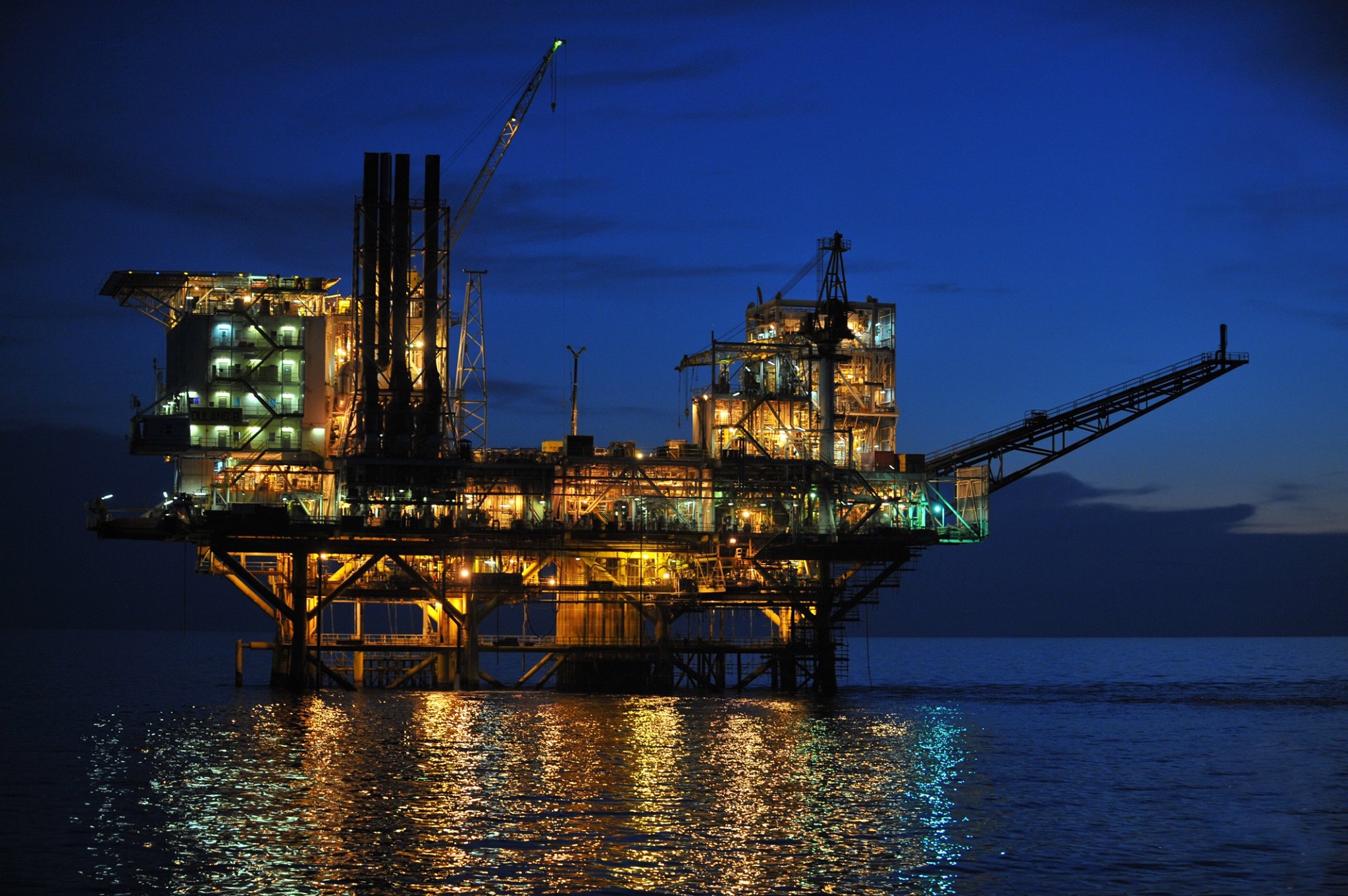 Petronas sells first LNG cargo at AECO-linked price