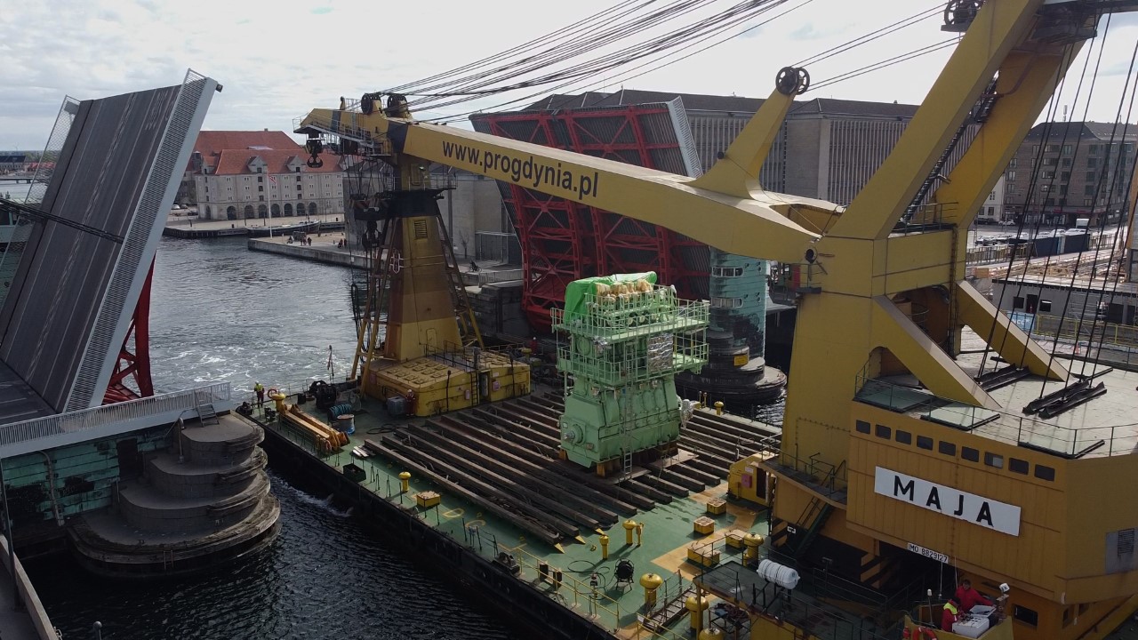 Ammonia-powered engine