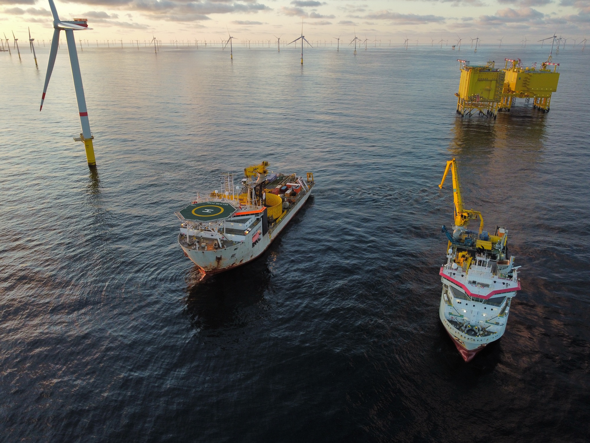 Jan De Nul vessels at DolWin alpha
