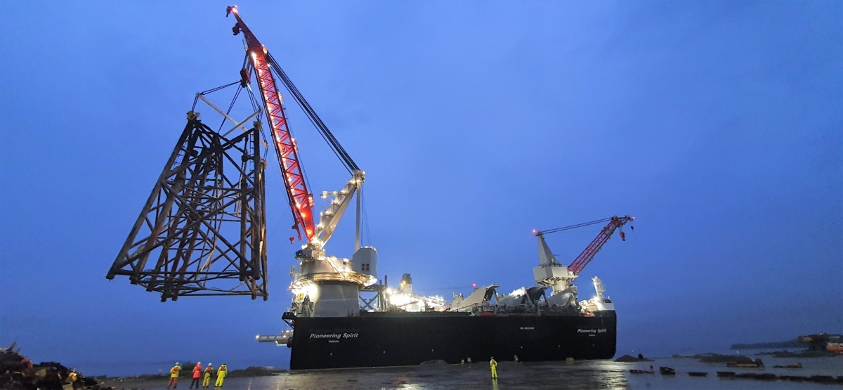 Pioneering Spirit delivering the Valhall jacke
