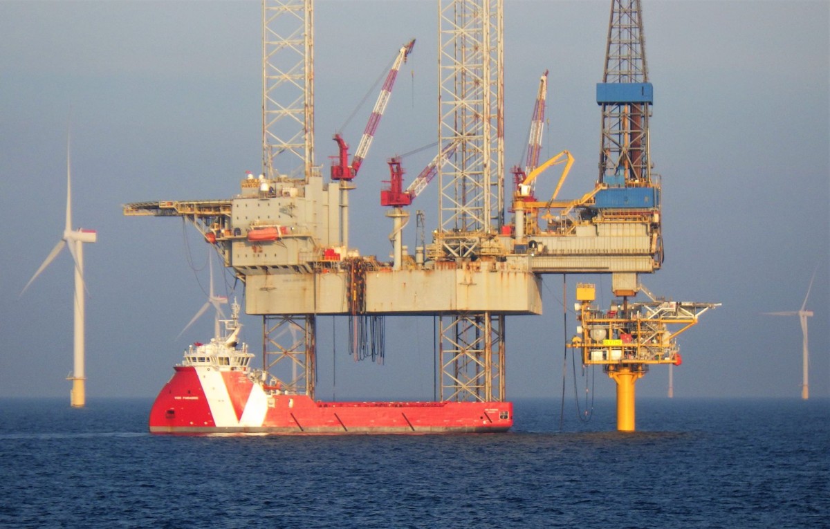 Noble Hans Deul rig and Blythe platform - IOG