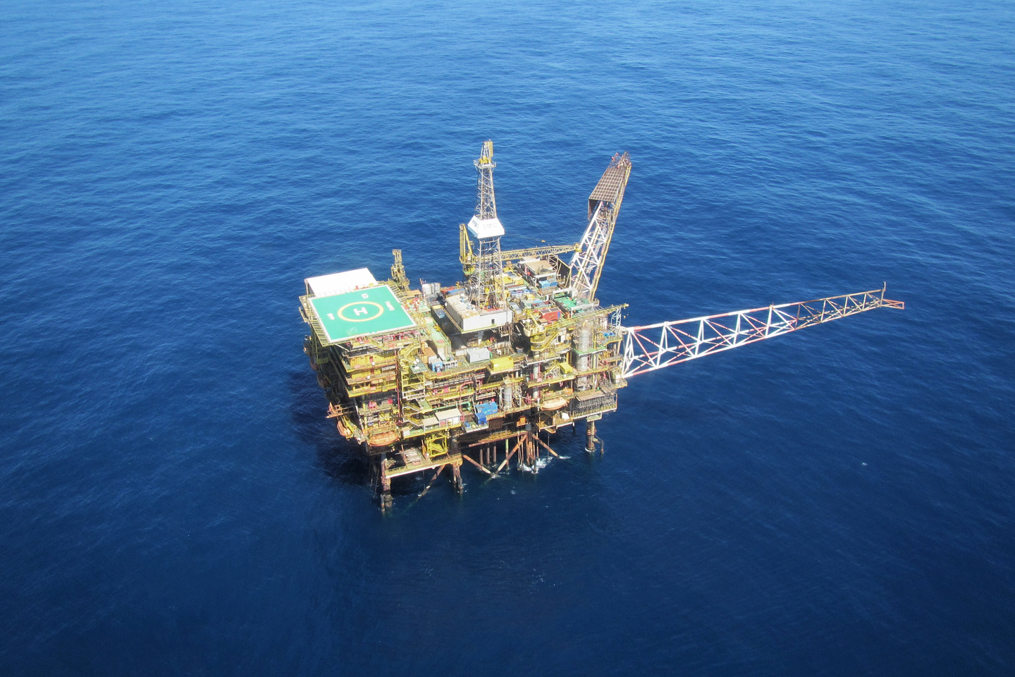 Helix and Trident agree on contract extension for field decommissioning services