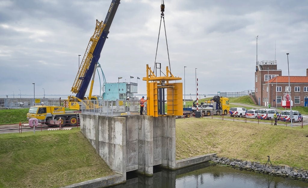The installation of the W2E tidal turbine (Courtesy of ENCORE Project)