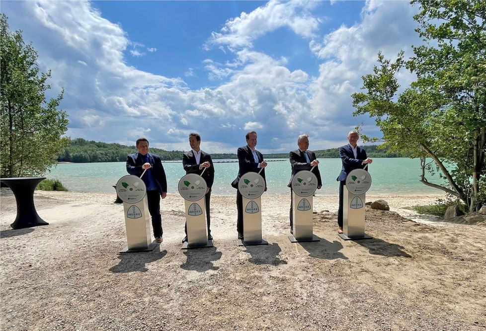 The official inauguration of the 3MWp floating solar plant in Germany (Courtesy of Quarzwerke)