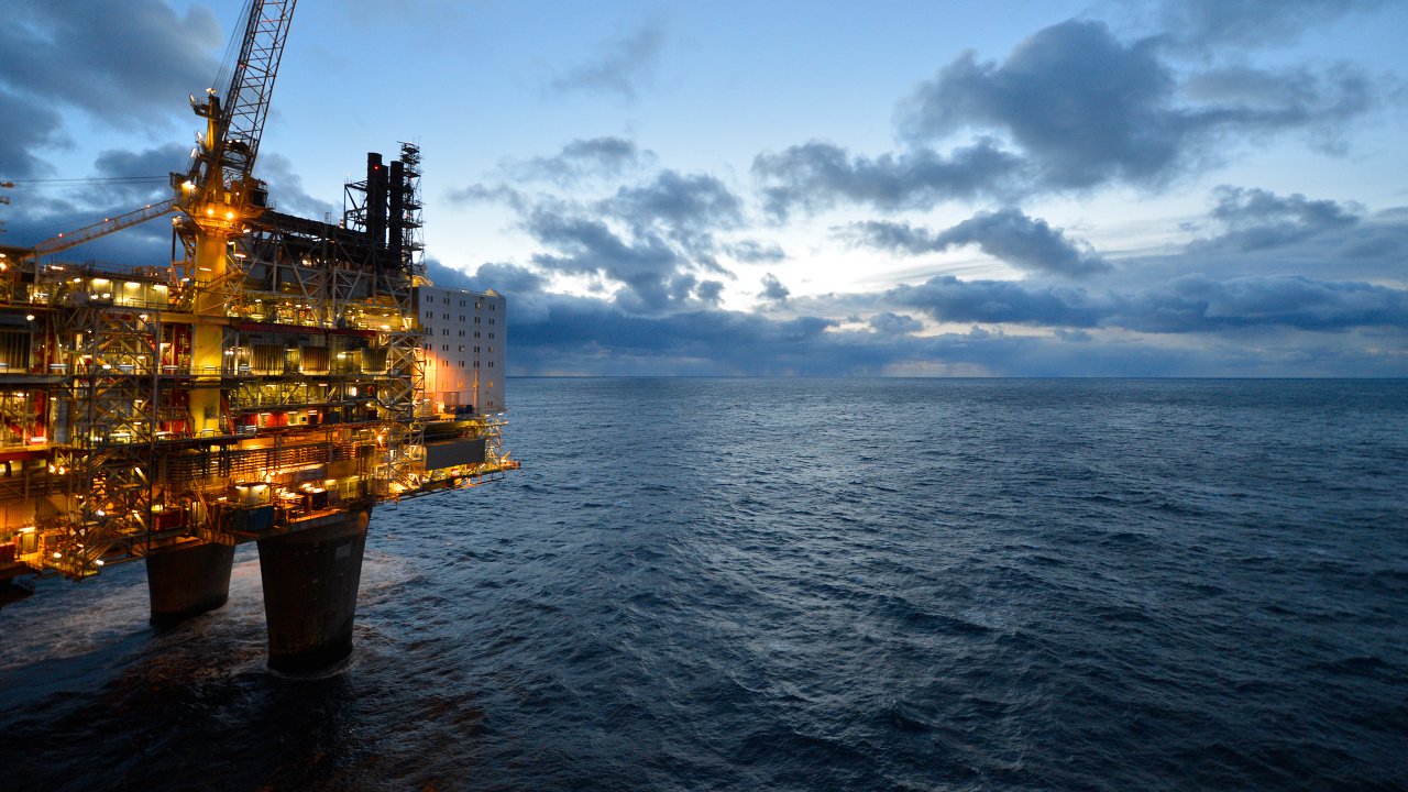 Norway’s oil & gas output sinks in April as production drops