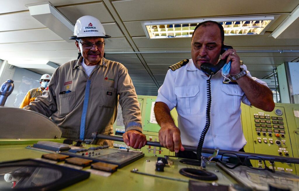 Pemex's Chief Executive Officer (CEO), Octavio Romero Oropeza, visits the FPSO after the company took over the ownership and operation; Source: Pemex