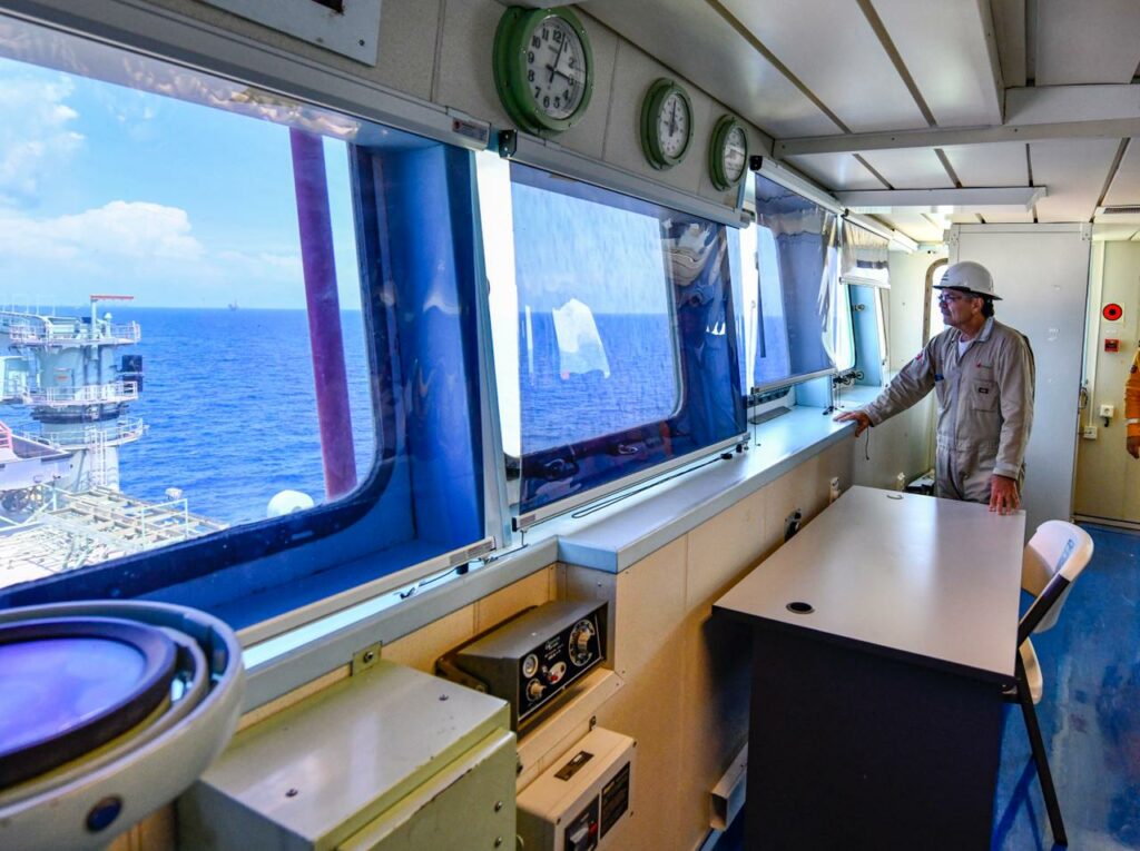 Pemex's Chief Executive Officer (CEO), Octavio Romero Oropeza, visits the FPSO after the company took over the ownership and operation; Source: Pemex