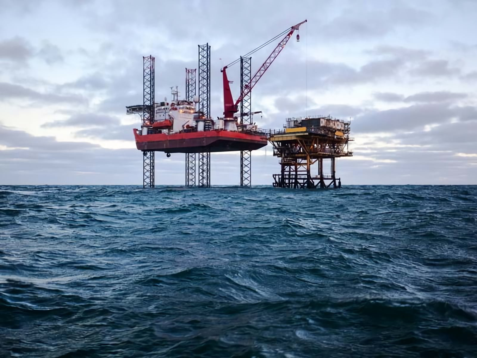 Oil & gas trump low-carbon investment plays in H1 2022, says WoodMac