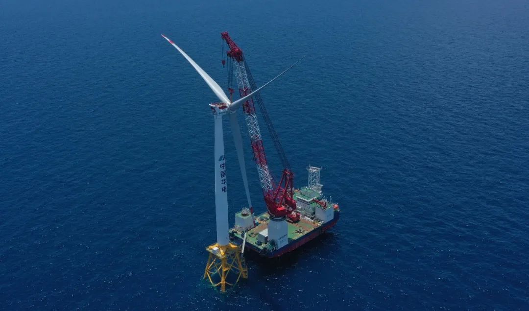 A photo of the first wind turbine being installed at Huadian Guangdong Yangjiang Qingzhou III