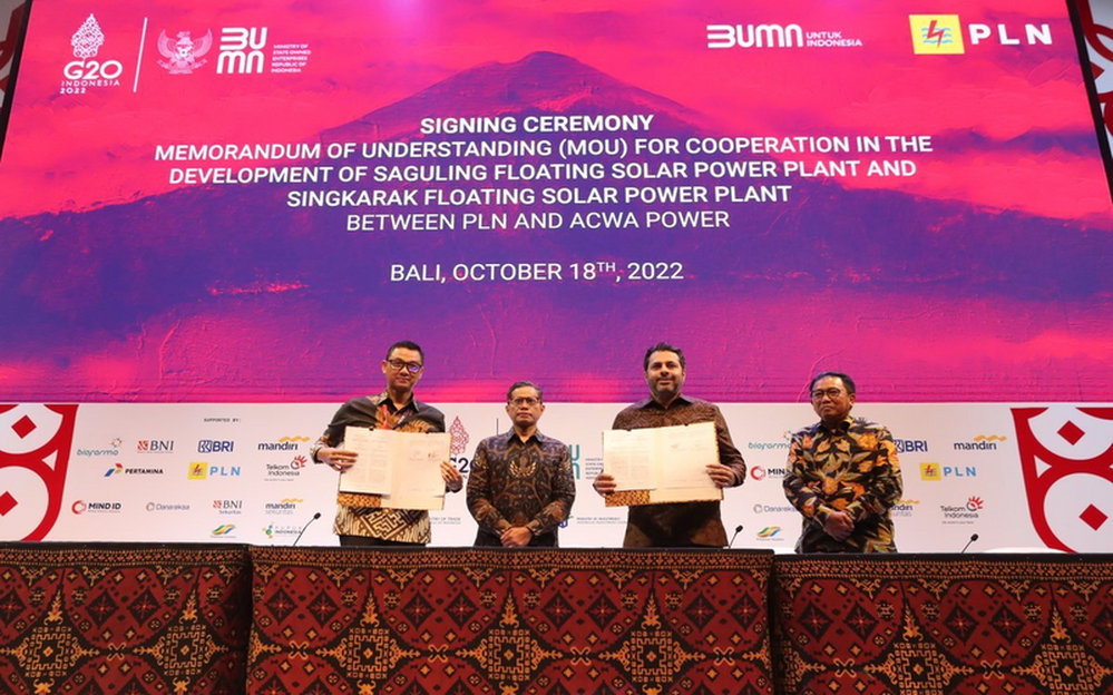 The signing of MoU between ACWA Power and PLN for floating solar projects in Indonesia (Courtesy of ACWA Power)