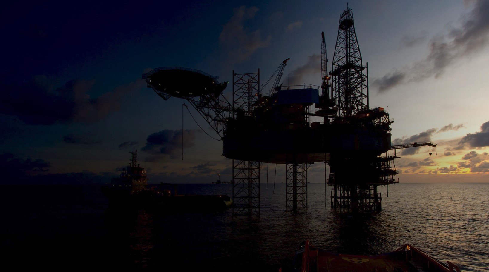 Two jack-up rigs win long-term deals
