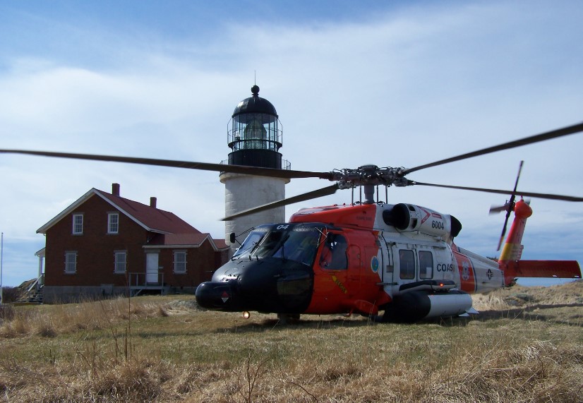 US Coast Guard medevacs injured oil tanker worker off Louisiana (Video)