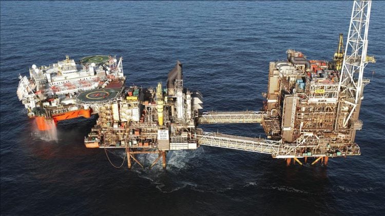 The ETAP platform with the flotel accommodating Seagull project workers connected to the left; Source: BP