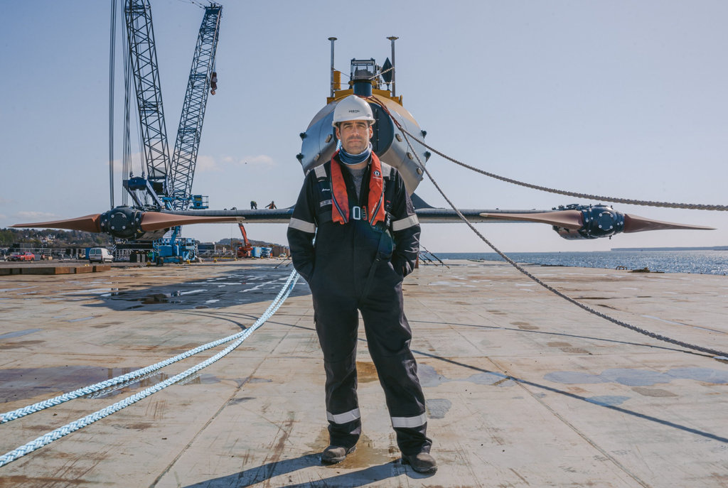 Andrew Scott, CEO of Orbital Marine Power, in front of O2 tidal turbine (Courtesy of Ocean Energy Europe)