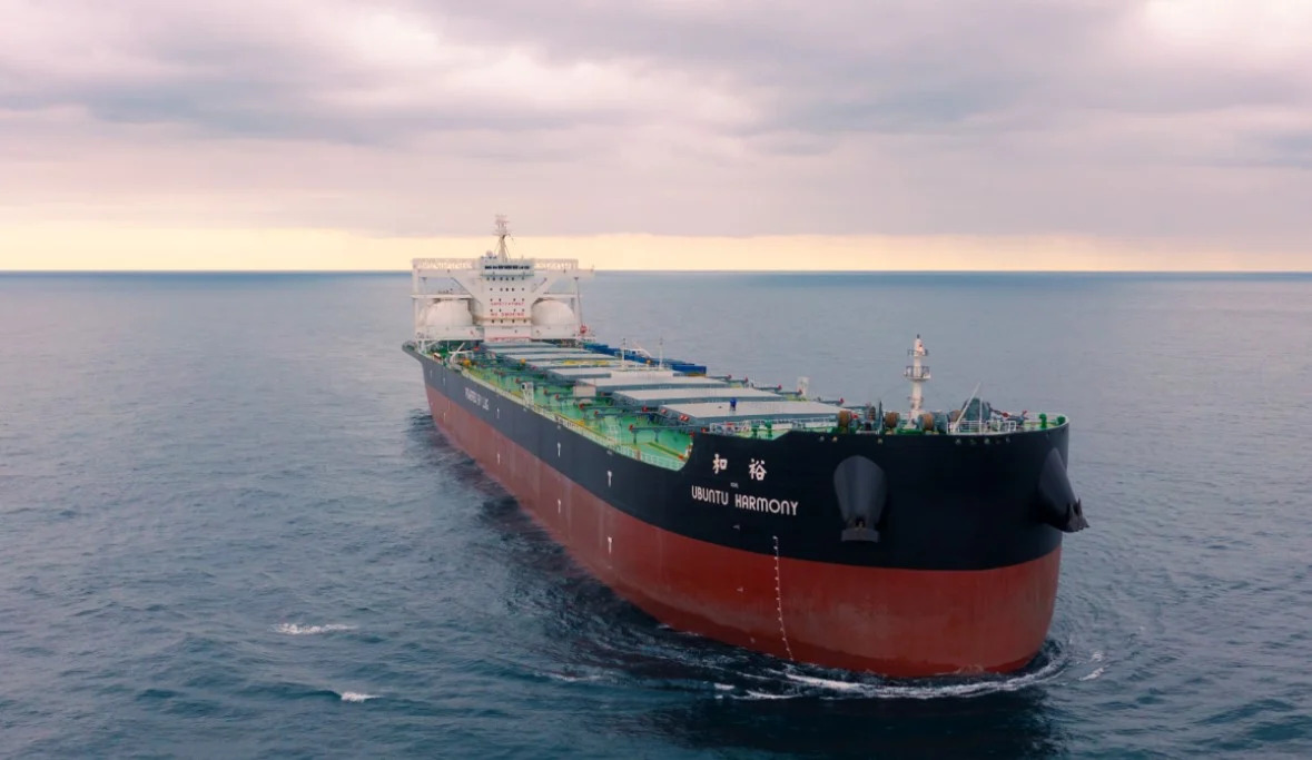 Massive LNG-fueled bulker begins voyage with its first cargo for Anglo American, cutting emissions by up to 35%