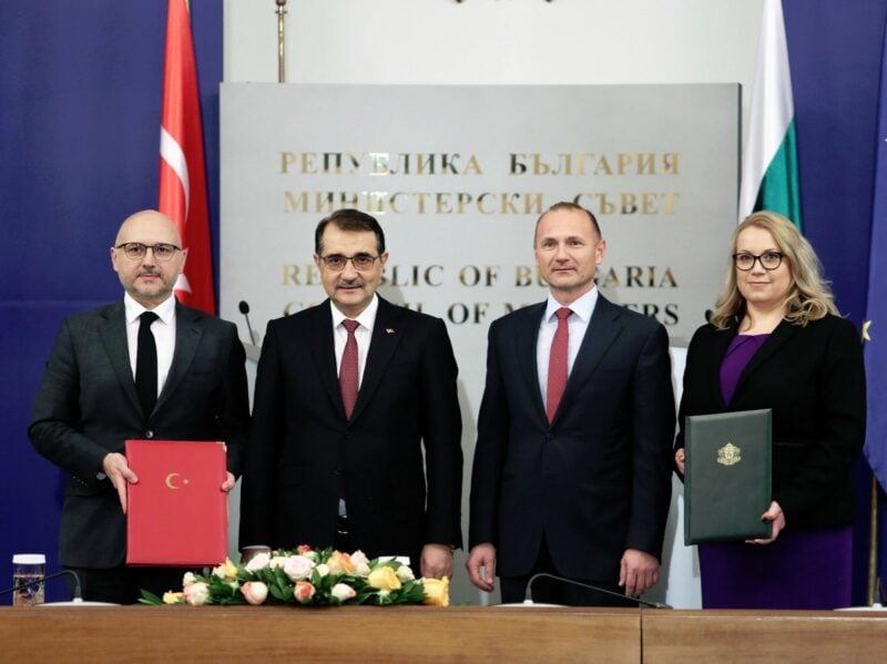Bulgaristan ile Türkiye arasında sıvılaştırılmış doğal gaz terminalleri ve gaz taşıma ağı konusunda bir anlaşmanın imzalanması
