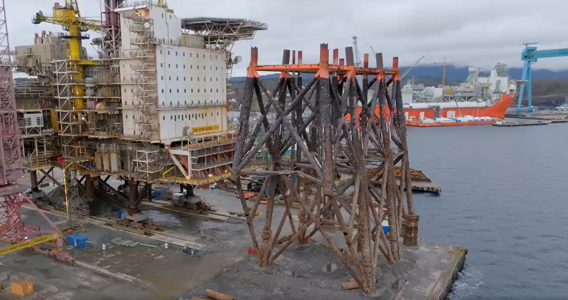 Vahall DP jacket toppling; Source: Aker Solutions (video)
