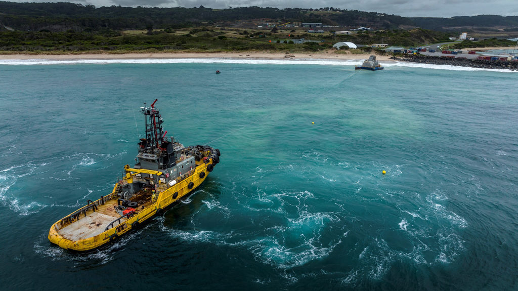 The retrieval and towing operation for UniWave200 wave energy device (Courtesy of Engage Marine)