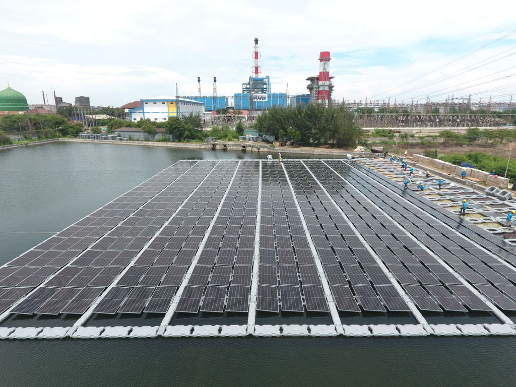 The 561kWp floating solar power plant in Indonesia (Courtesy of PLN)