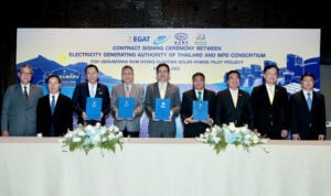 The signing of the contract for Ubol Ratana Dam hydro-floating solar hybrid (Courtesy of EGAT)