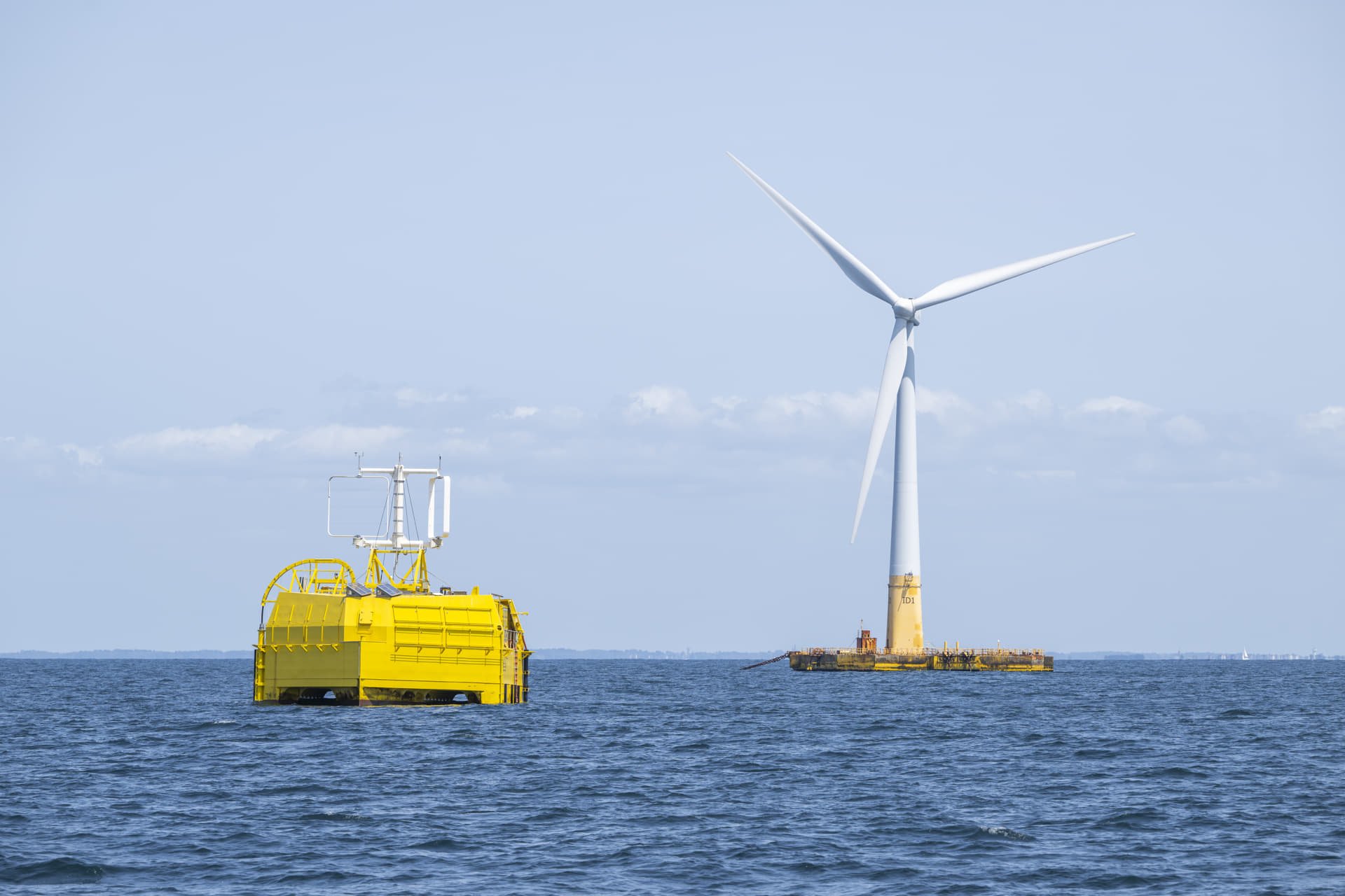 A photo of the Sealhyfe offshore green hydrogen production platform next to the Floatgen floating wind turbine