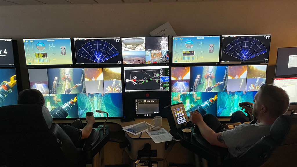 Monitoring the redeployment operation for MeyGen project (Courtesy of SIMEC Atlantis)