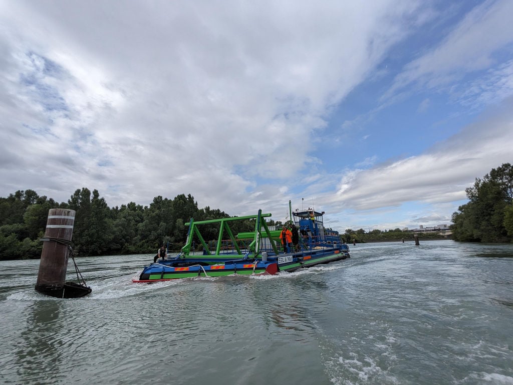 The installation of EEL Energy’s tidal turbine in Rhône river (Courtesy of EEL Energy)