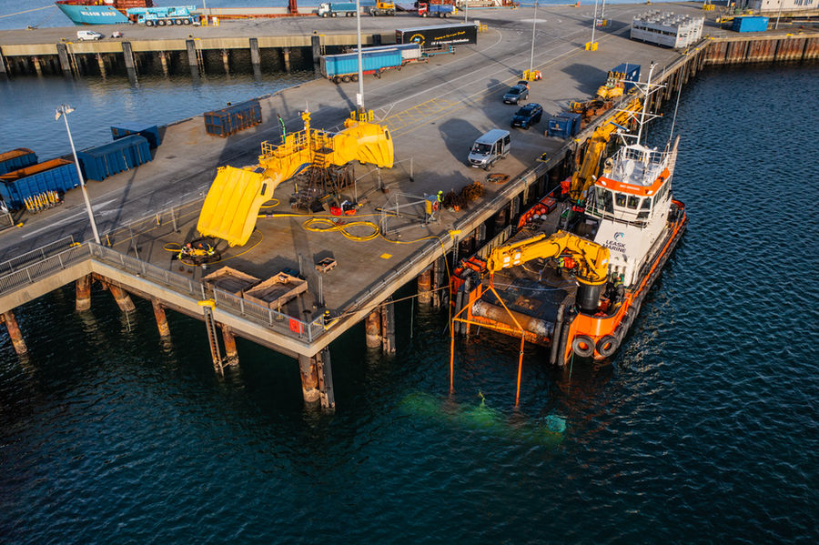 Mocean Energy's Blue X wave energy device and Verlume's Halo battery (Courtesy of Verlume)