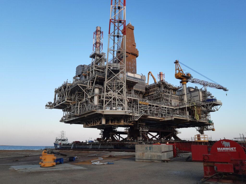 Platform topsides unit for BP's Caspian Sea project; Source: Mammoet