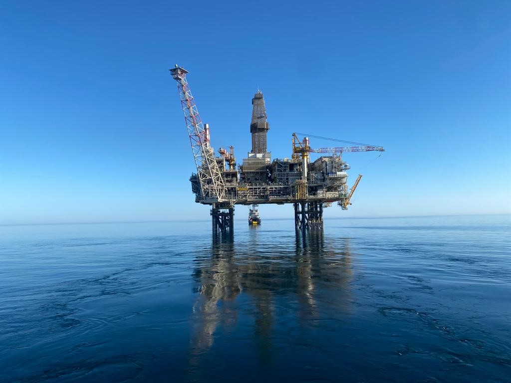 ACE topsides installation; Source: Mammoet